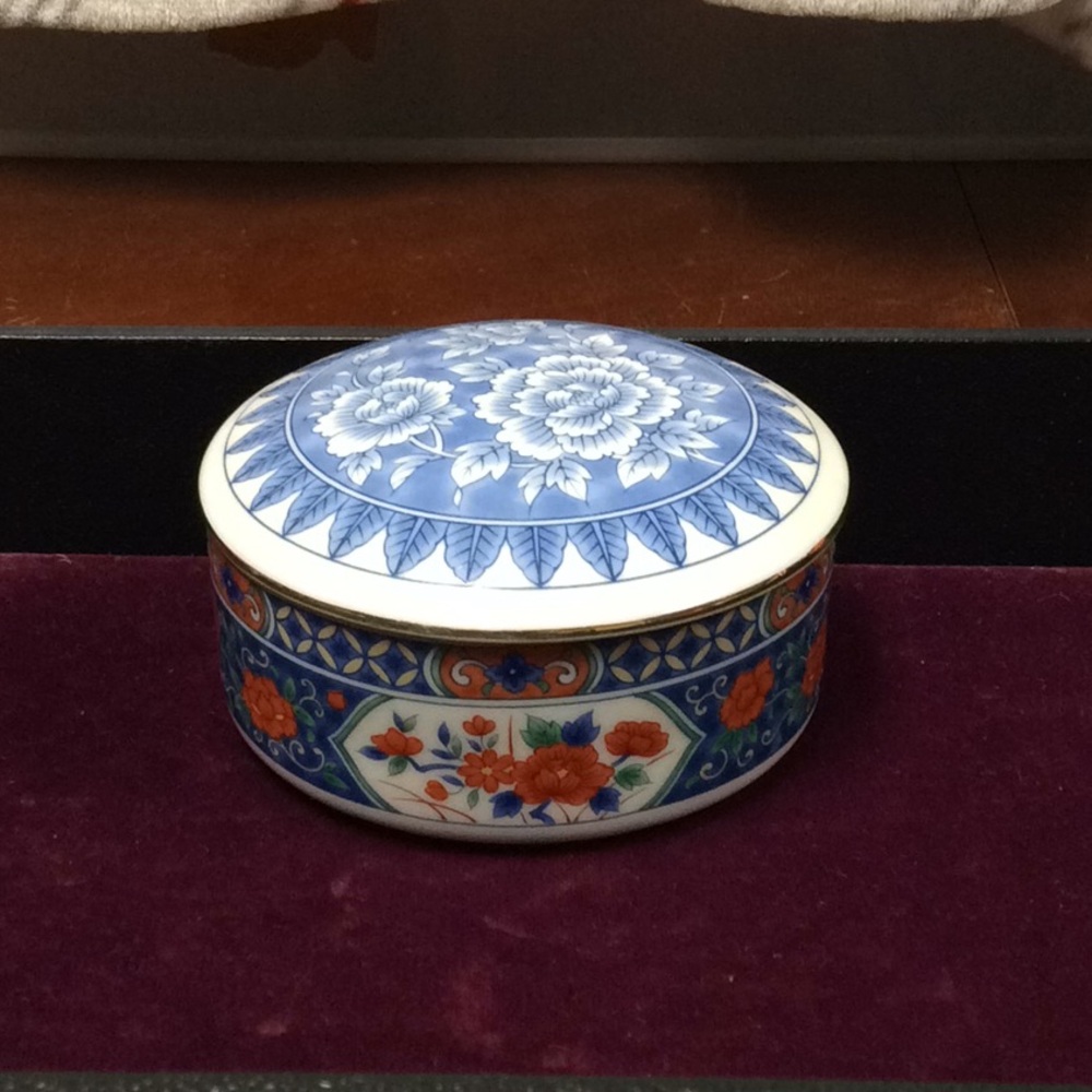 Vintage Tiffany & Company porcelain trinket box